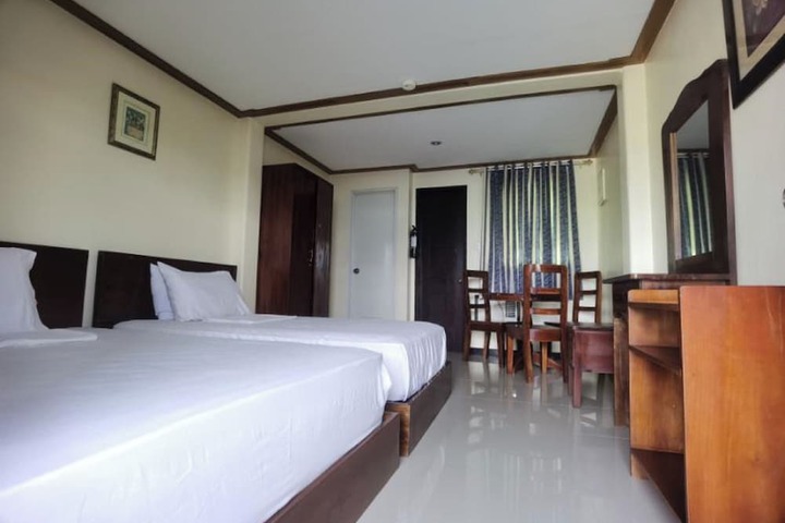 Room 15 of 34