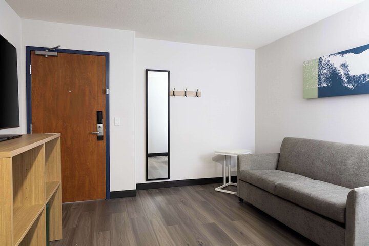 Room 19 of 34