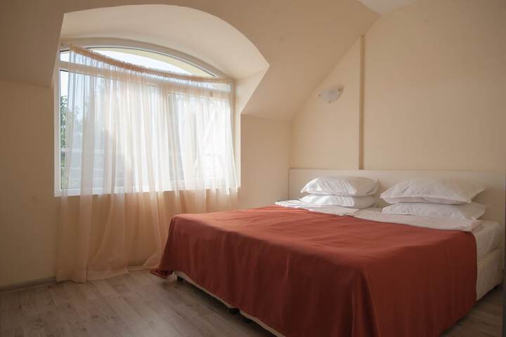 Room 13 of 40