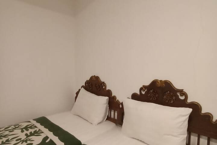 Room 13 of 30