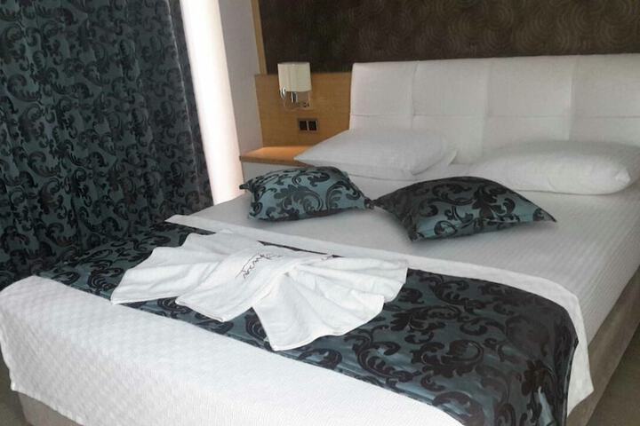 Room 9 of 20