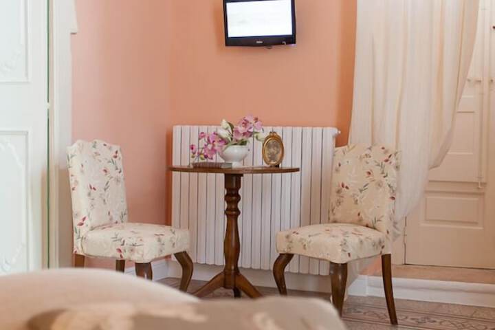 Room 11 of 27