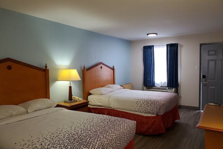 1 Queen Bed (19 of 20)
