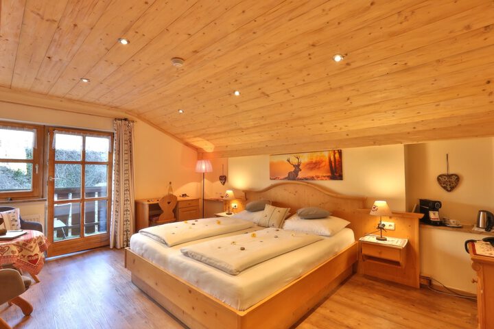 Room 3 of 28