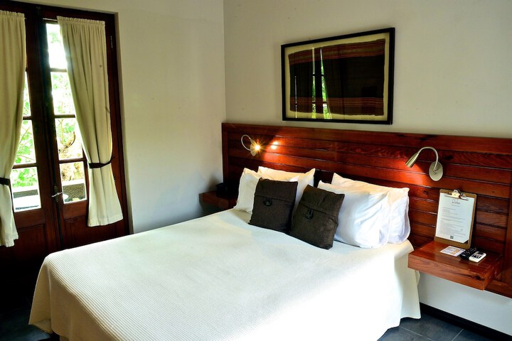 Room 8 of 100