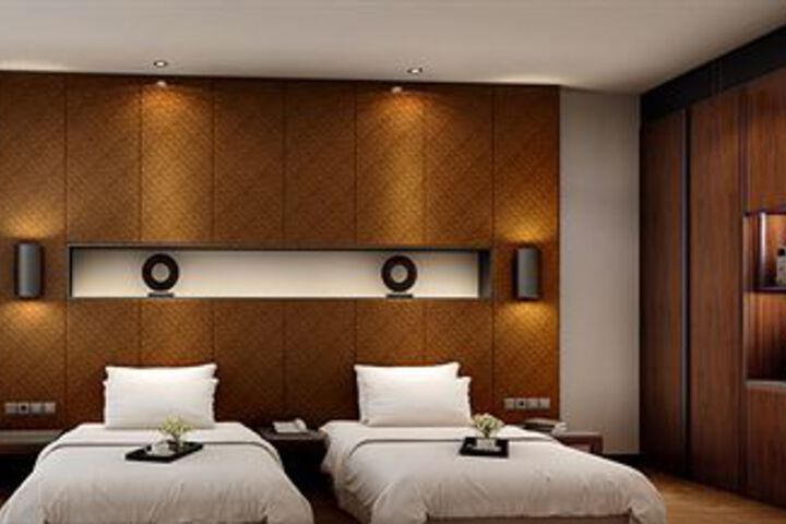 Room 6 of 13