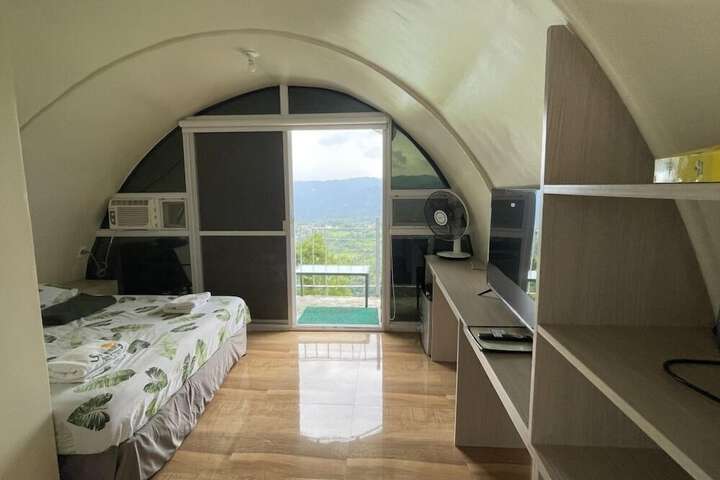 Room 3 of 104