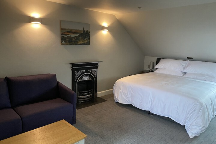 Room 3 of 43