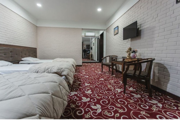 Room 10 of 22