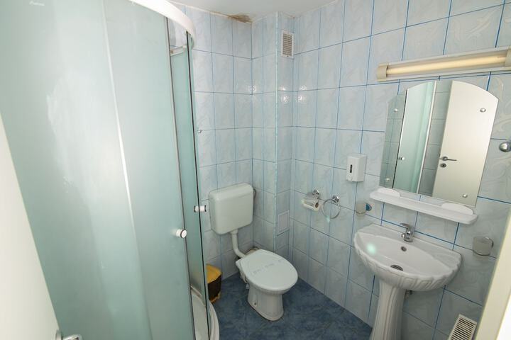 Room 9 of 27
