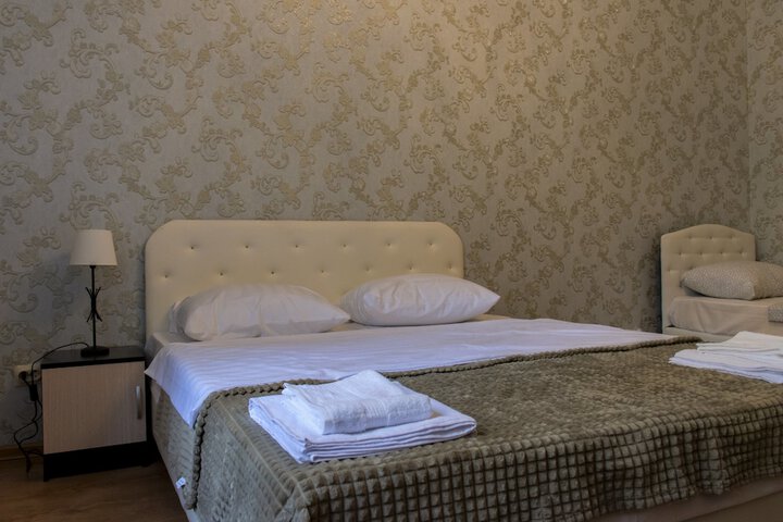 Room 11 of 18