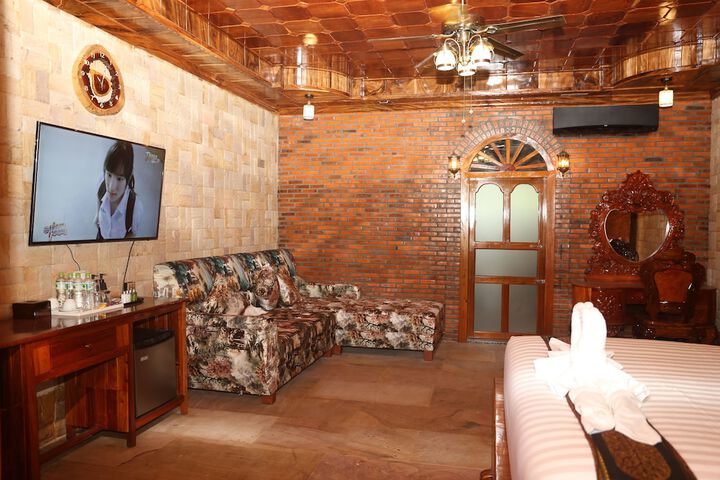Room 5 of 70