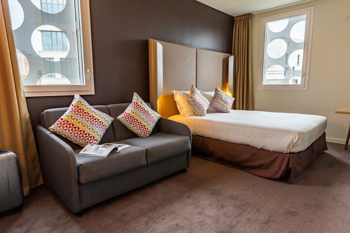 Room 3 of 32