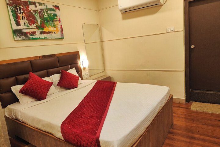 Room 6 of 33