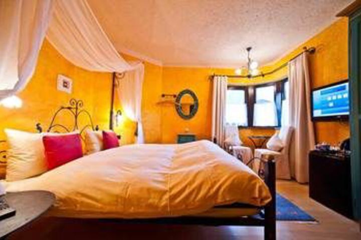 Room 47 of 93