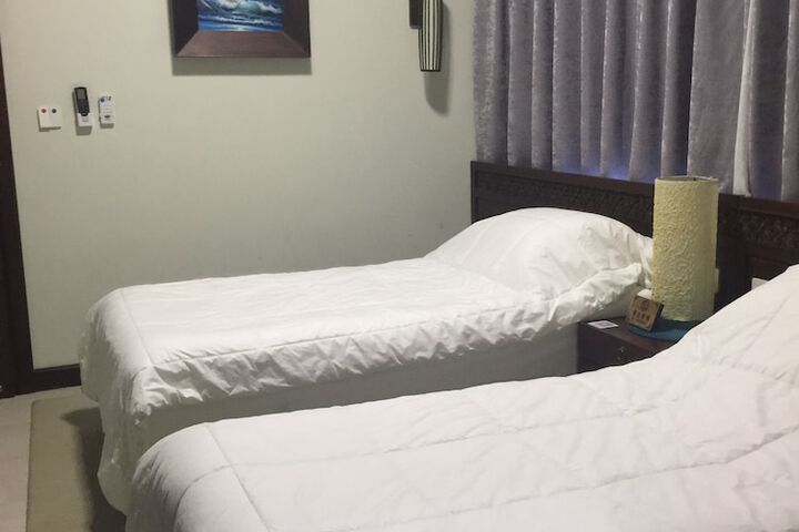 Room 10 of 42