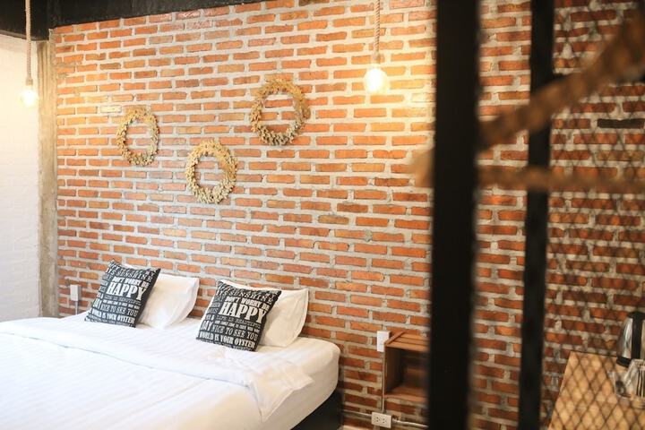 Room 53 of 105