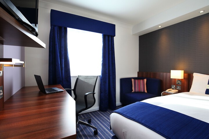 Room 4 of 39