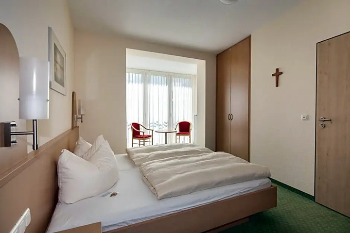 Room 5 of 24