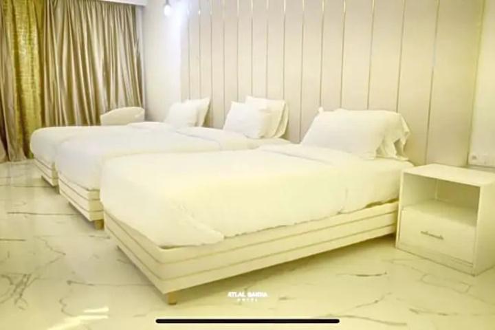 Room 4 of 9