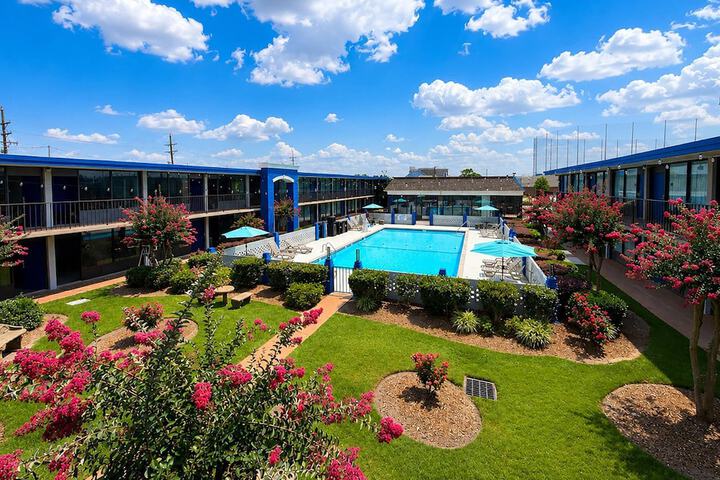 Hotel Pool