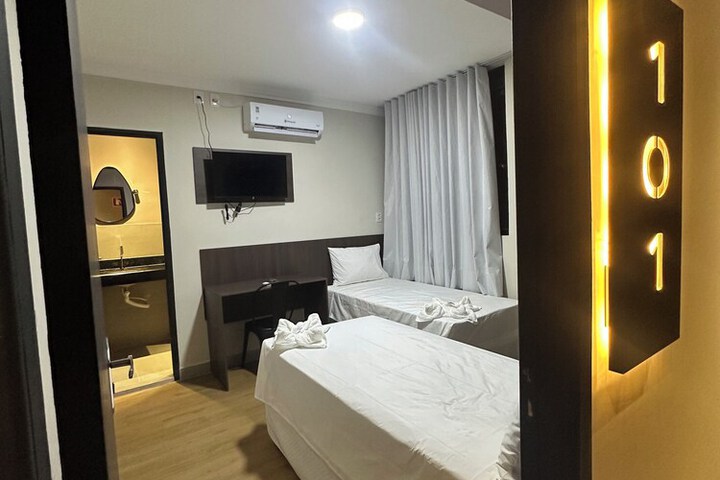 Room 9 of 15