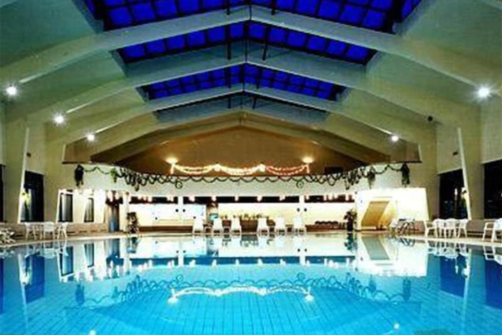 Hotel Pool