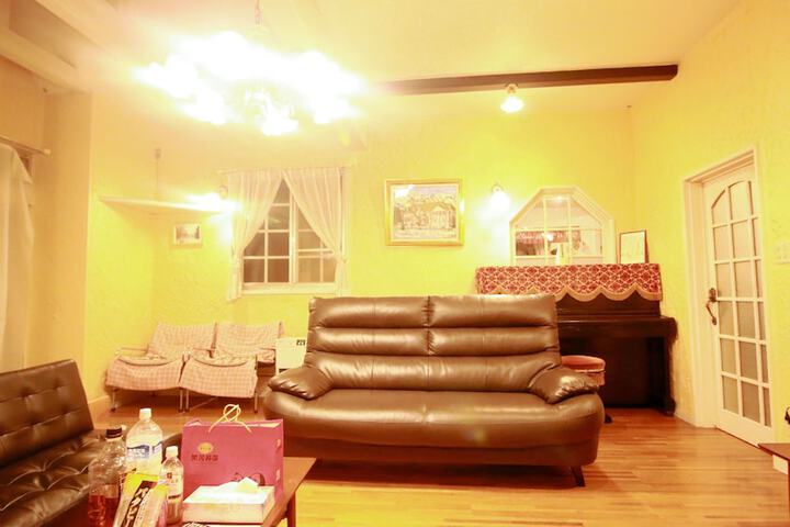 Room 10 of 32