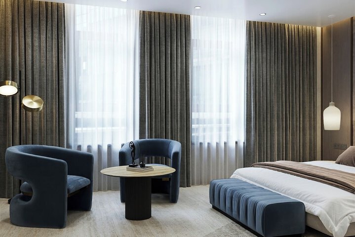 Room 3 of 7