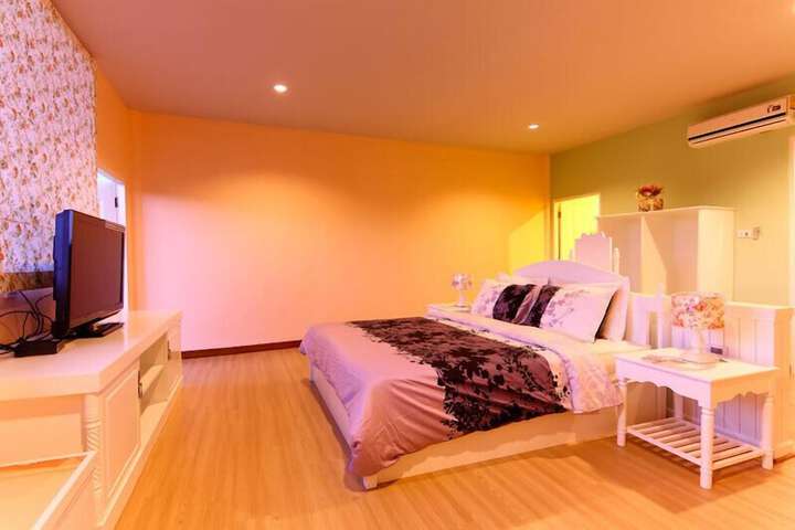 Room 9 of 105