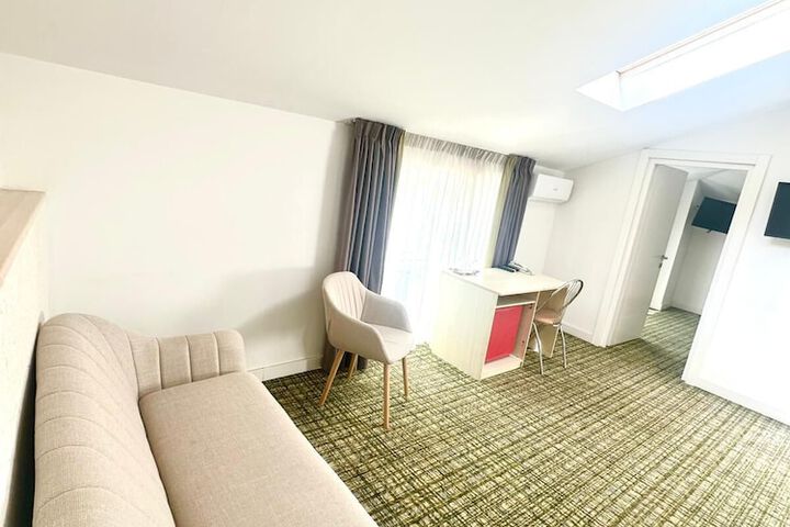 Room 6 of 34