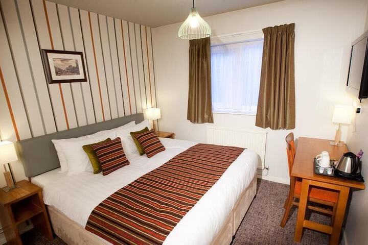 Room 5 of 40