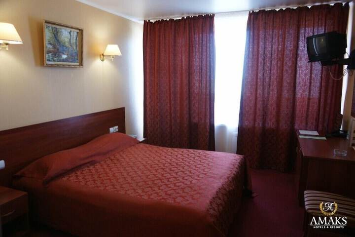 Room 8 of 28