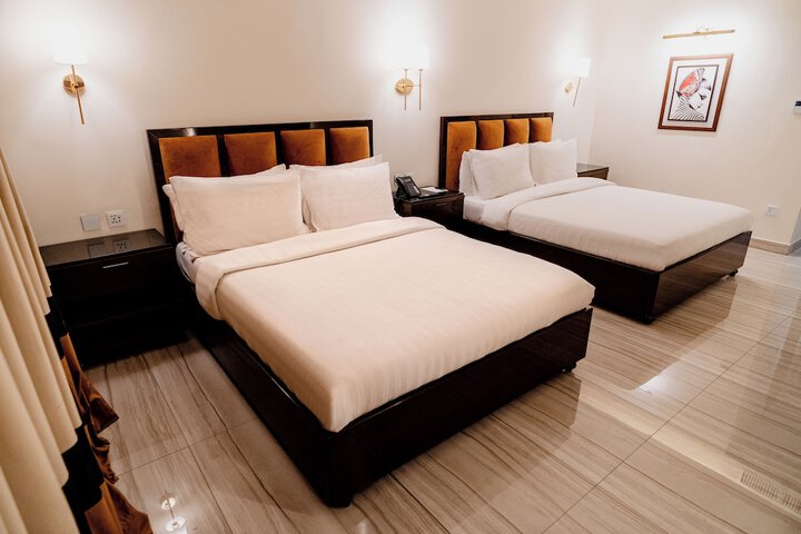 Room 3 of 93