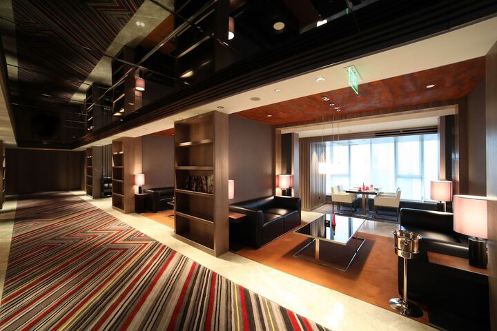 Lounge 41 of 46