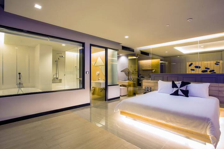 Room 17 of 103