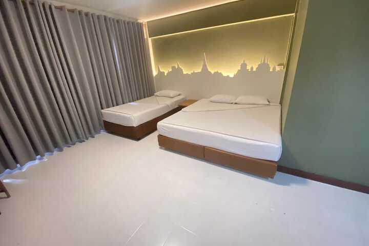 Room 7 of 63