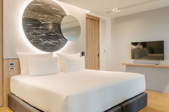 Room 45 of 216