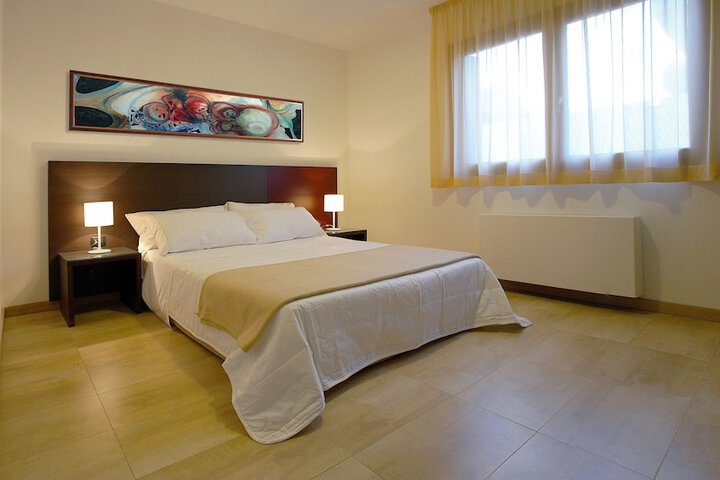 Room 3 of 33