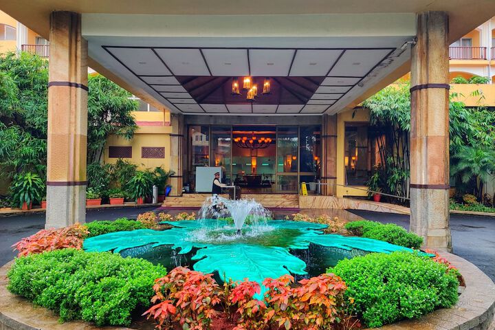 Hotel 2 of 194