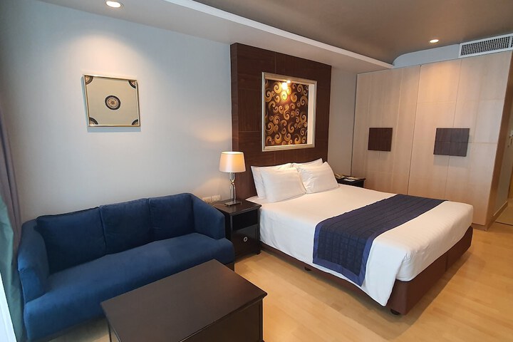 Room 18 of 103