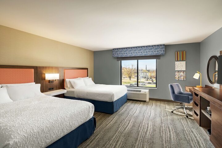 2 Queen Beds Hearing Accessible (8 of 14)