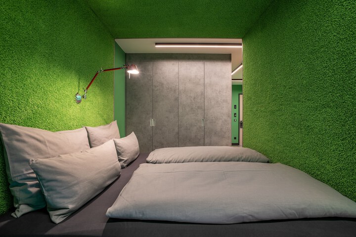 Room 6 of 173