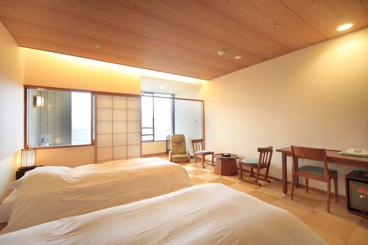 Room 16 of 122
