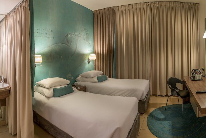 Room 9 of 72