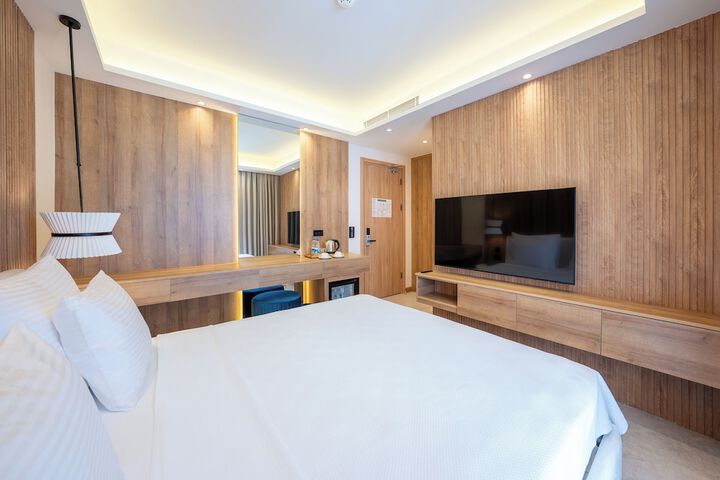 Room 11 of 37