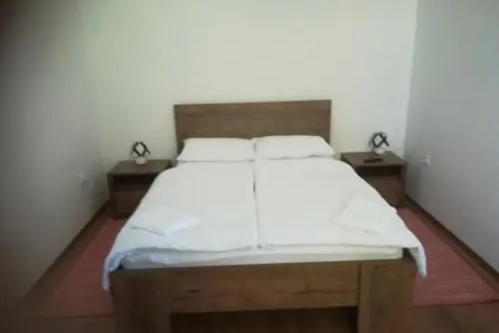 Room 2 of 7