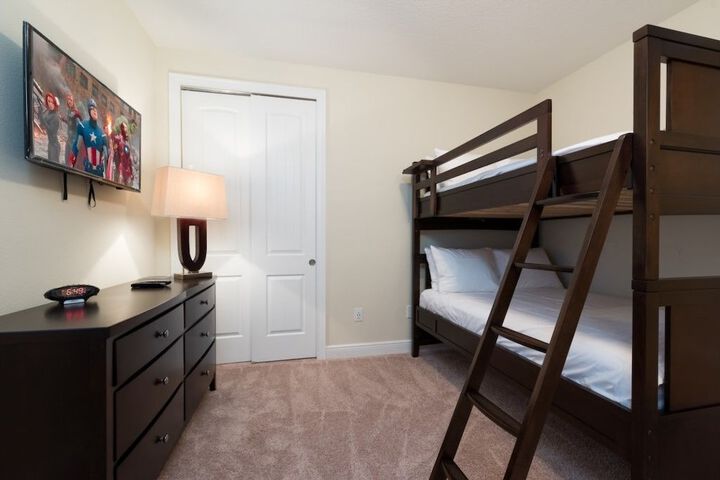 Room 12 of 32