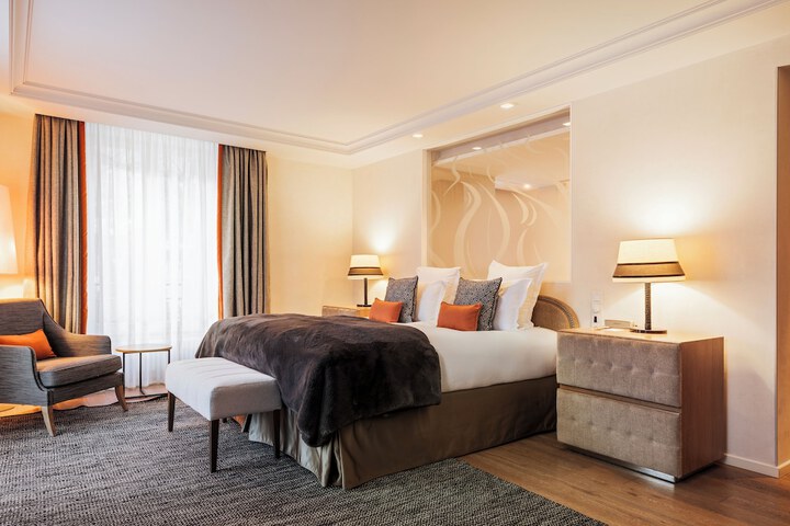 Room 27 of 71