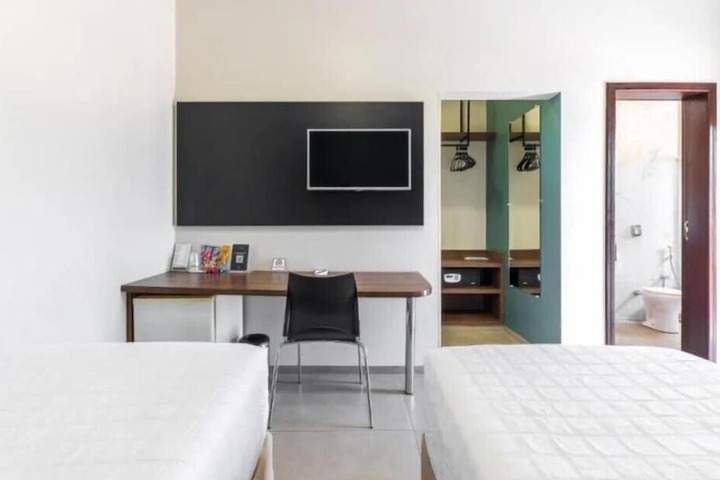 Room 21 of 103